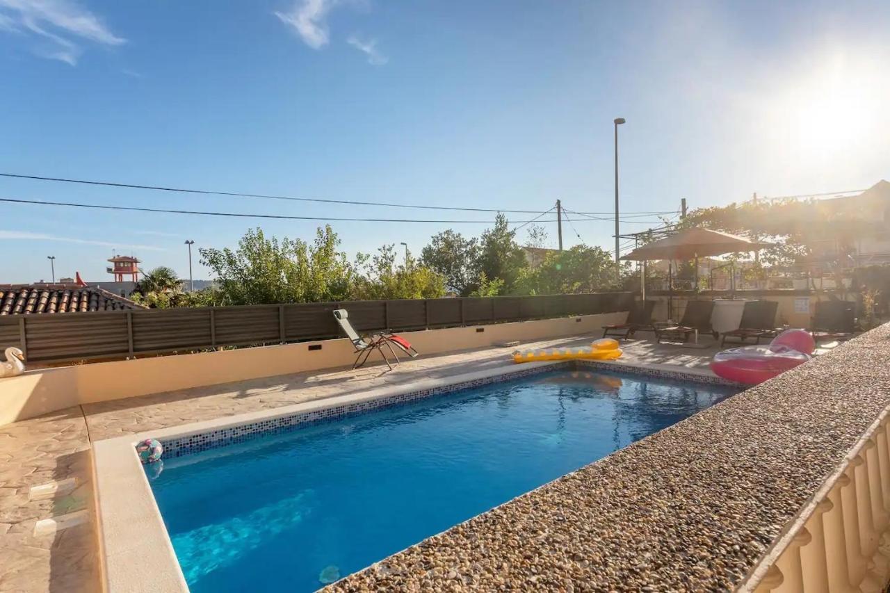 Apartments With A Swimming Pool Kastel Sucurac, Kastela - 21394 Экстерьер фото